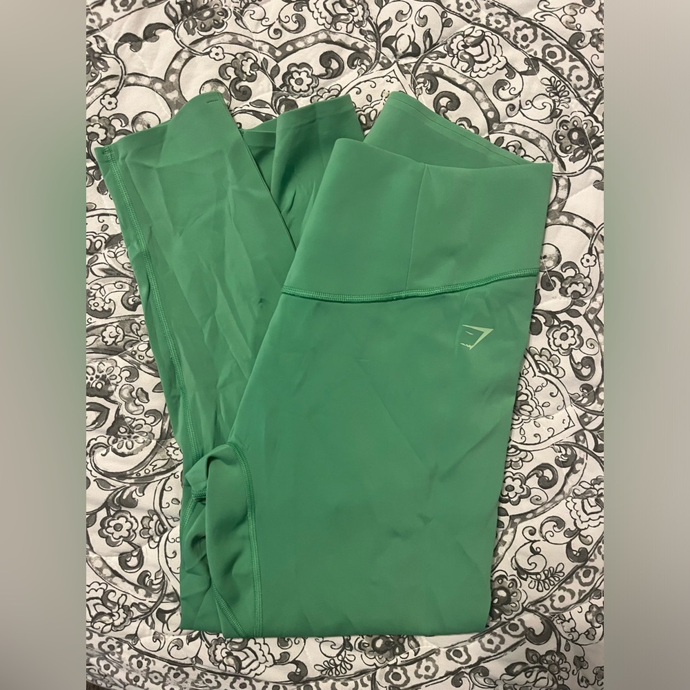NWOT gymshark size large ankle length leggings green